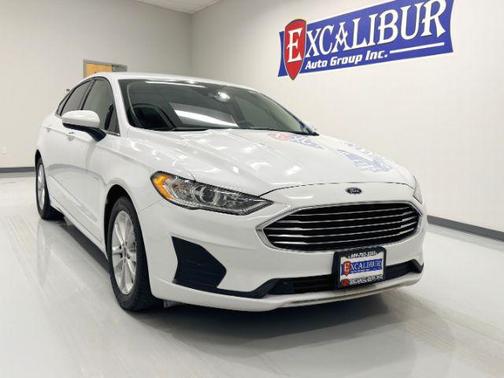 White Platinum Metallic Tri-Coat 2019 Ford Fusion SE