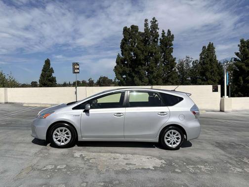 Classic Silver Metallic 2013 Toyota Prius v Three