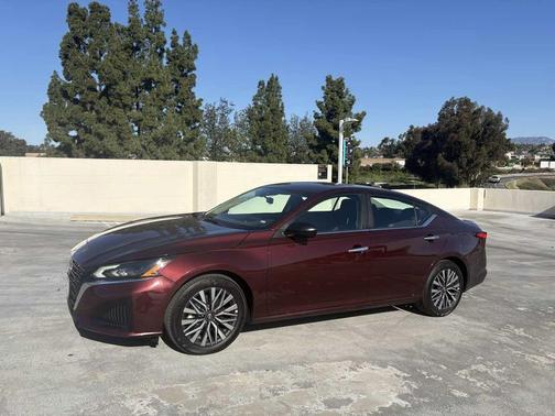 2025 Nissan Altima SV FWD