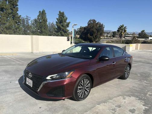 2025 Nissan Altima SV FWD