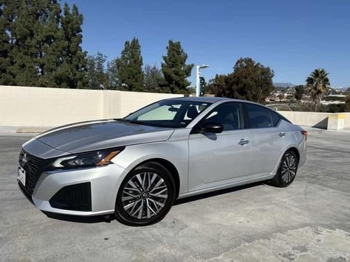 2025 Nissan Altima SV FWD