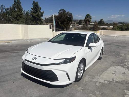 Ice Cap 2025 Toyota Camry LE