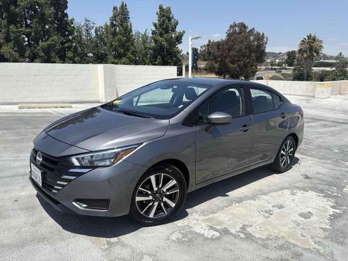 Gun Metallic 2025 Nissan Versa 1.6 SV
