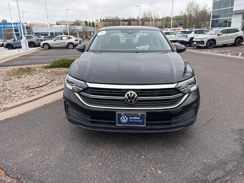 Deep Black Pearl Effect 2024 Volkswagen Jetta 1.5T SE