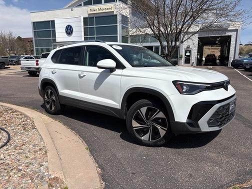 Pure White 2025 Volkswagen Taos 1.5T SE