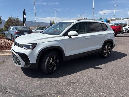 Pure White 2025 Volkswagen Taos 1.5T SE
