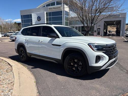 Pure White 2025 Volkswagen Atlas 2.0T Peak Edition