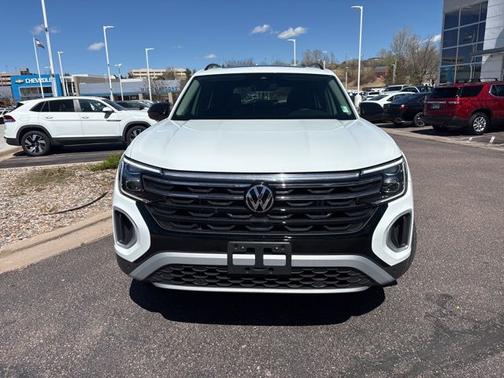 Pure White 2025 Volkswagen Atlas 2.0T Peak Edition