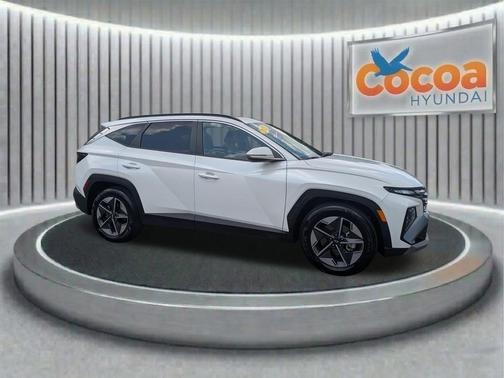 Serenity White Pearl 2025 Hyundai TUCSON SEL Convenience
