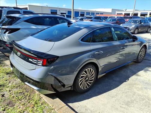 2025 Hyundai SONATA Hybrid SE