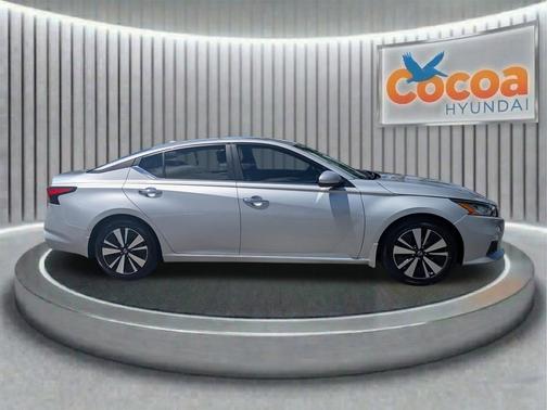 Brilliant Silver Metallic 2022 Nissan Altima 2.5 SV