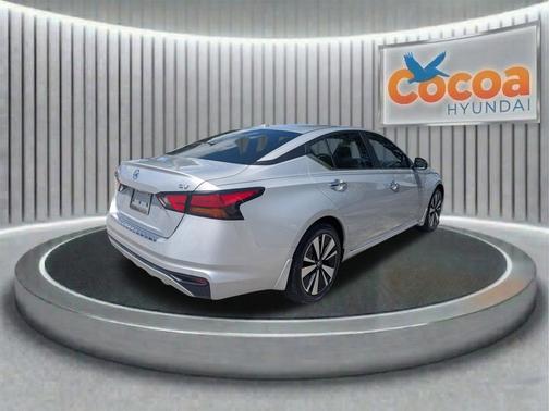 Brilliant Silver Metallic 2022 Nissan Altima 2.5 SV