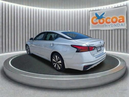 Brilliant Silver Metallic 2022 Nissan Altima 2.5 SV
