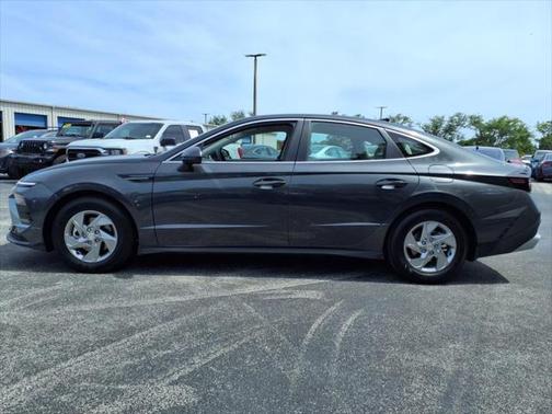 2025 Hyundai SONATA SE