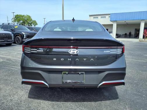 2025 Hyundai SONATA SE