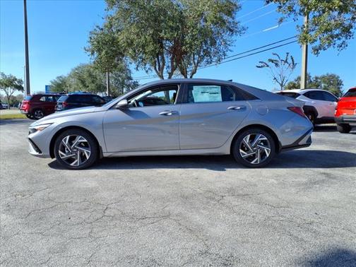 2025 Hyundai ELANTRA SEL