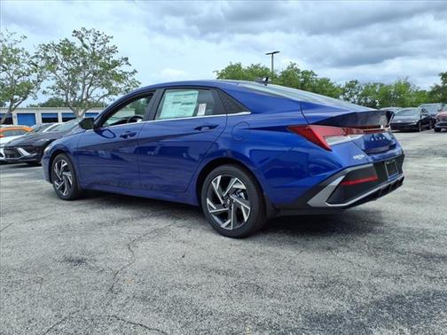 2025 Hyundai ELANTRA SEL