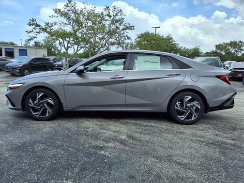 2025 Hyundai ELANTRA Limited