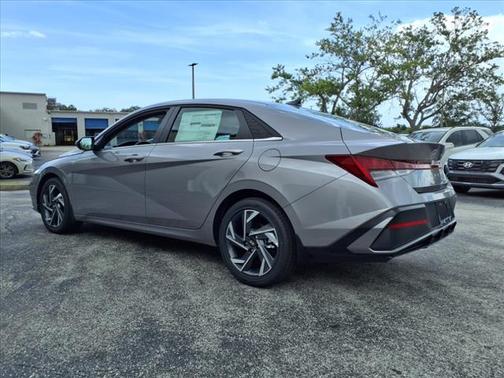 2025 Hyundai ELANTRA Limited