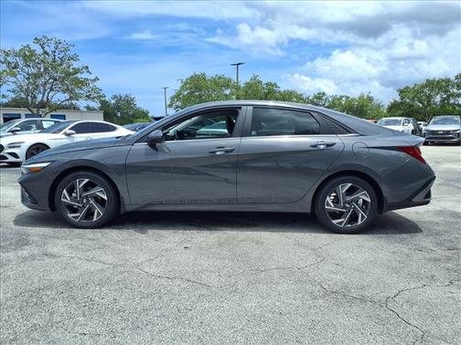 2025 Hyundai ELANTRA Limited
