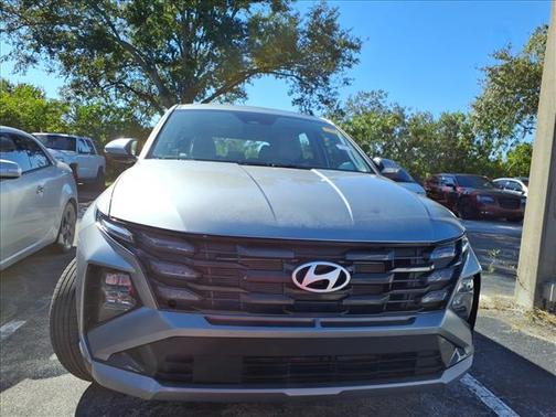 2025 Hyundai TUCSON SE