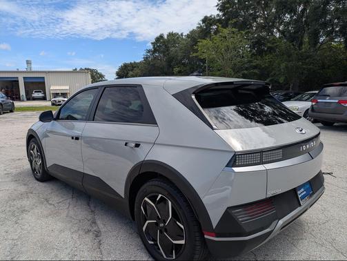 Cyber Gray 2024 Hyundai IONIQ 5 SE
