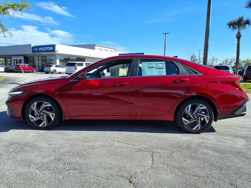 2025 Hyundai ELANTRA SEL