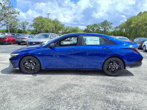 2025 Hyundai ELANTRA SE