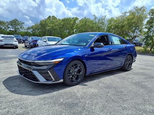 2025 Hyundai ELANTRA SE