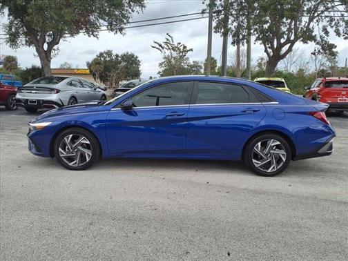 2025 Hyundai ELANTRA Limited