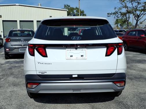 2026 Hyundai TUCSON SE