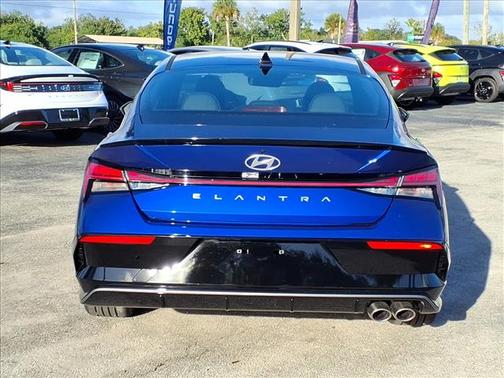 2025 Hyundai ELANTRA SE