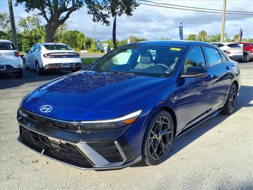 2025 Hyundai ELANTRA SE