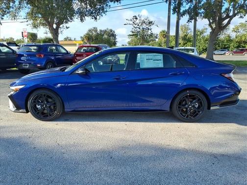 2025 Hyundai ELANTRA SE