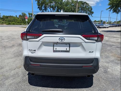 Ice Cap 2024 Toyota RAV4 XLE