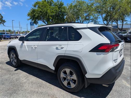 Ice Cap 2024 Toyota RAV4 XLE