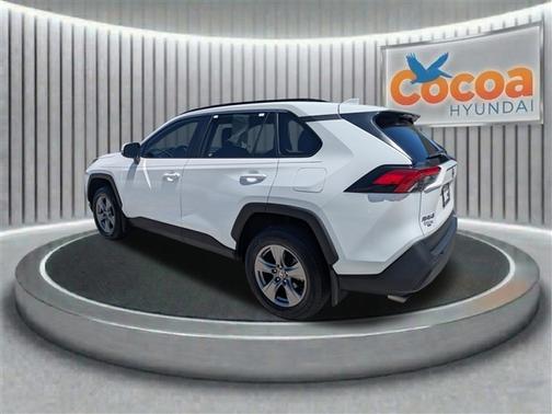 Ice Cap 2024 Toyota RAV4 XLE