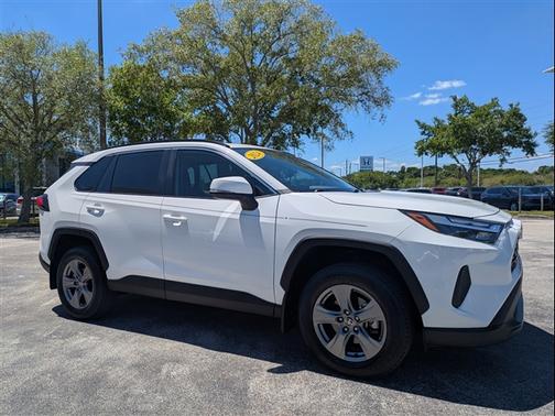 Ice Cap 2024 Toyota RAV4 XLE