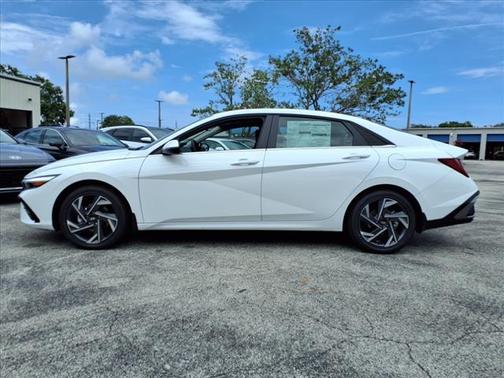 2025 Hyundai ELANTRA Limited