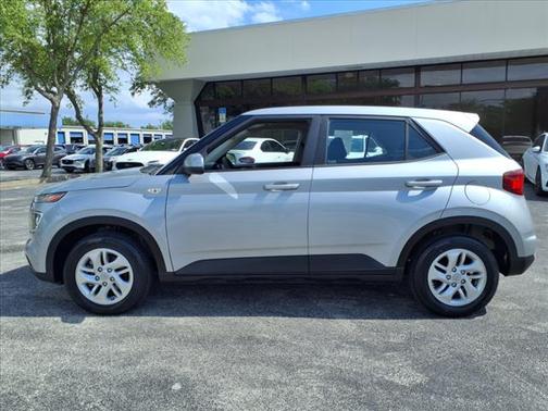 2021 Hyundai VENUE SE