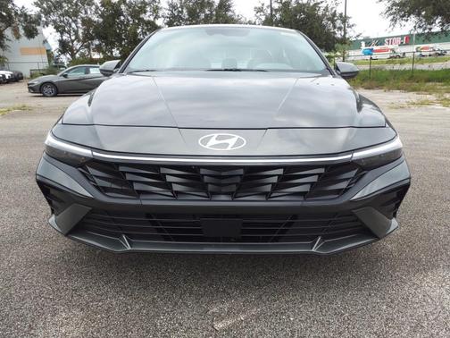 2025 Hyundai ELANTRA SEL