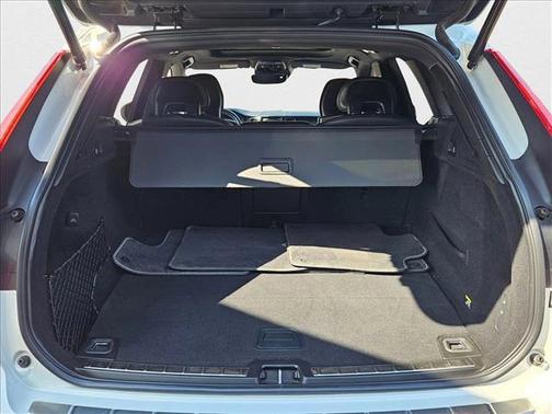 2019 Volvo XC60 Recharge Plug-In Hybrid T8 R-Design