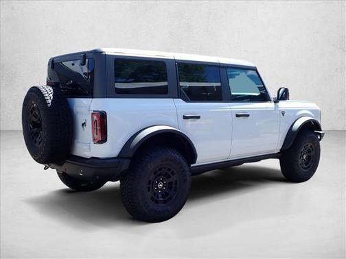 Oxford White 2026 Ford Bronco Badlands