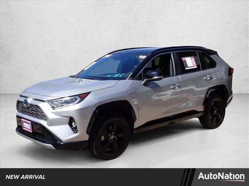 Silver Sky Metallic w/Black Roof 2019 Toyota RAV4 Hybrid SE
