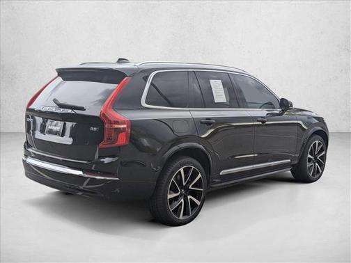 2023 Volvo XC90 B5 Plus