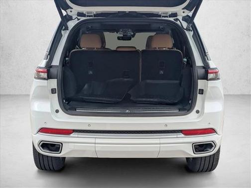 2022 Jeep Grand Cherokee Summit