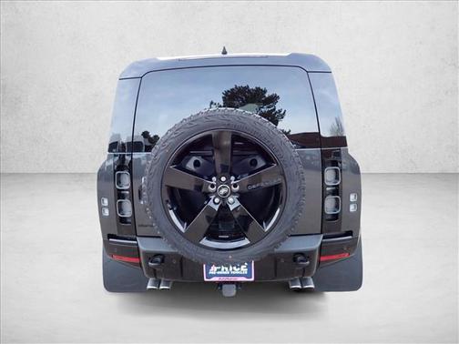 2024 Land Rover Defender 110 V8