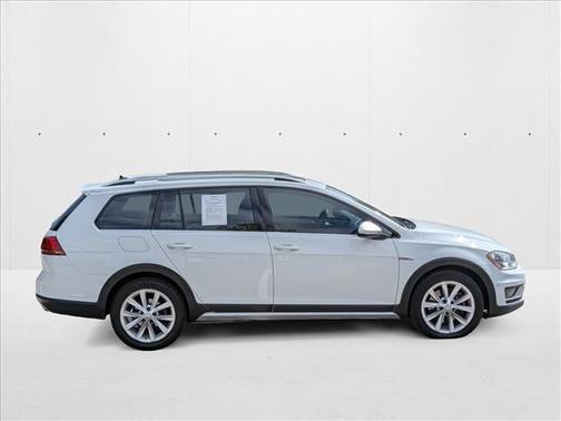 2017 Volkswagen Golf Alltrack TSI S
