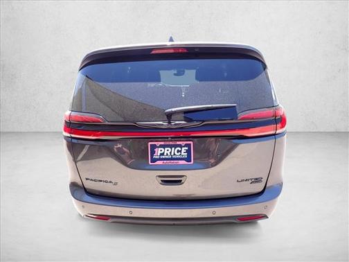 Granite Crystal Metallic Clearcoat 2023 Chrysler Pacifica Limited
