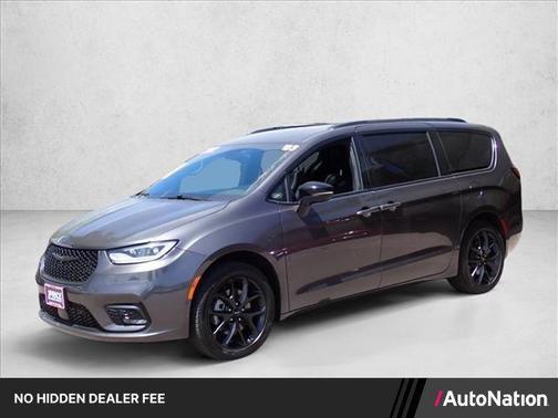 Granite Crystal Metallic Clearcoat 2023 Chrysler Pacifica Limited